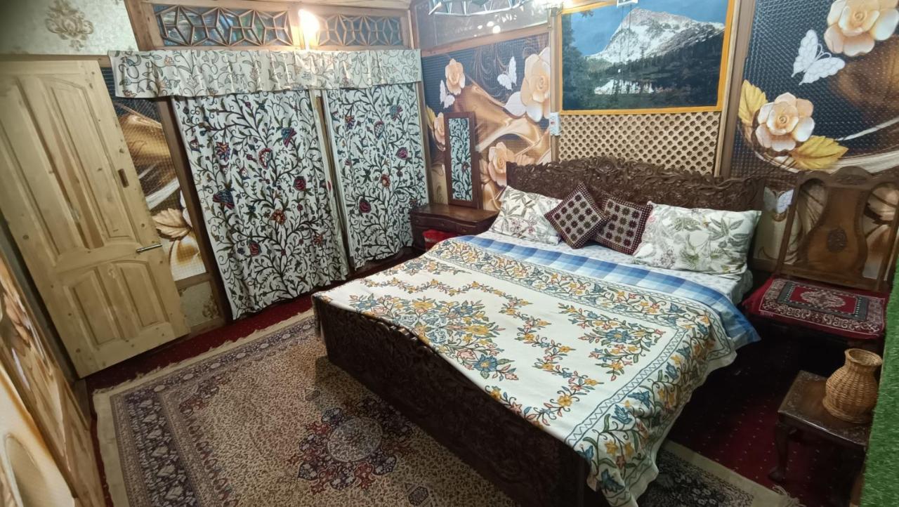 Heritage Geneva House Boat Srīnagar المظهر الخارجي الصورة
