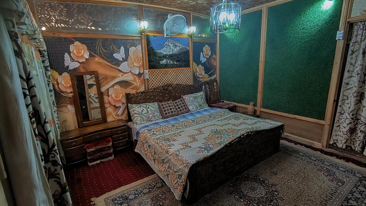 Heritage Geneva House Boat Srīnagar المظهر الخارجي الصورة