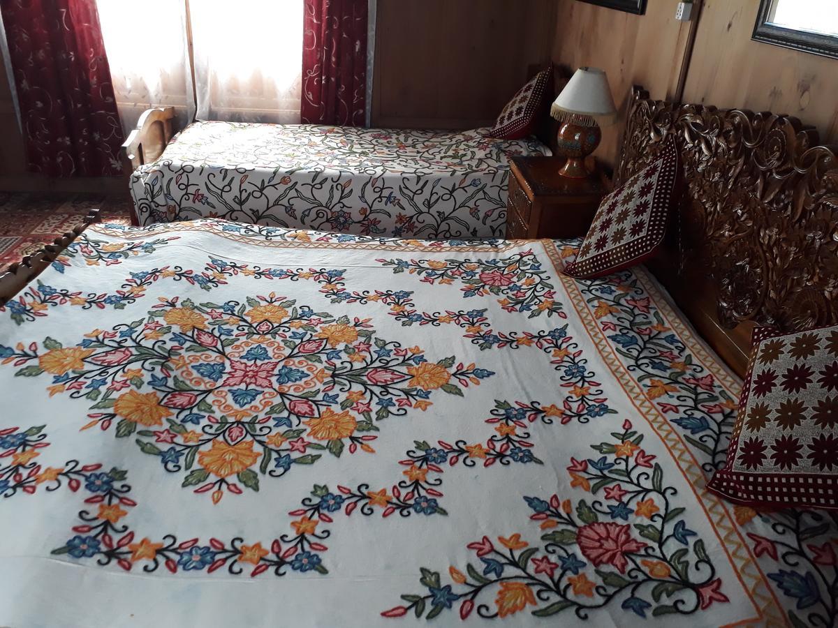 Heritage Geneva House Boat Srīnagar المظهر الخارجي الصورة