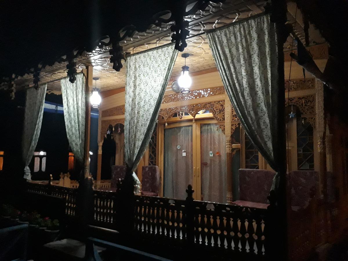 Heritage Geneva House Boat Srīnagar المظهر الخارجي الصورة