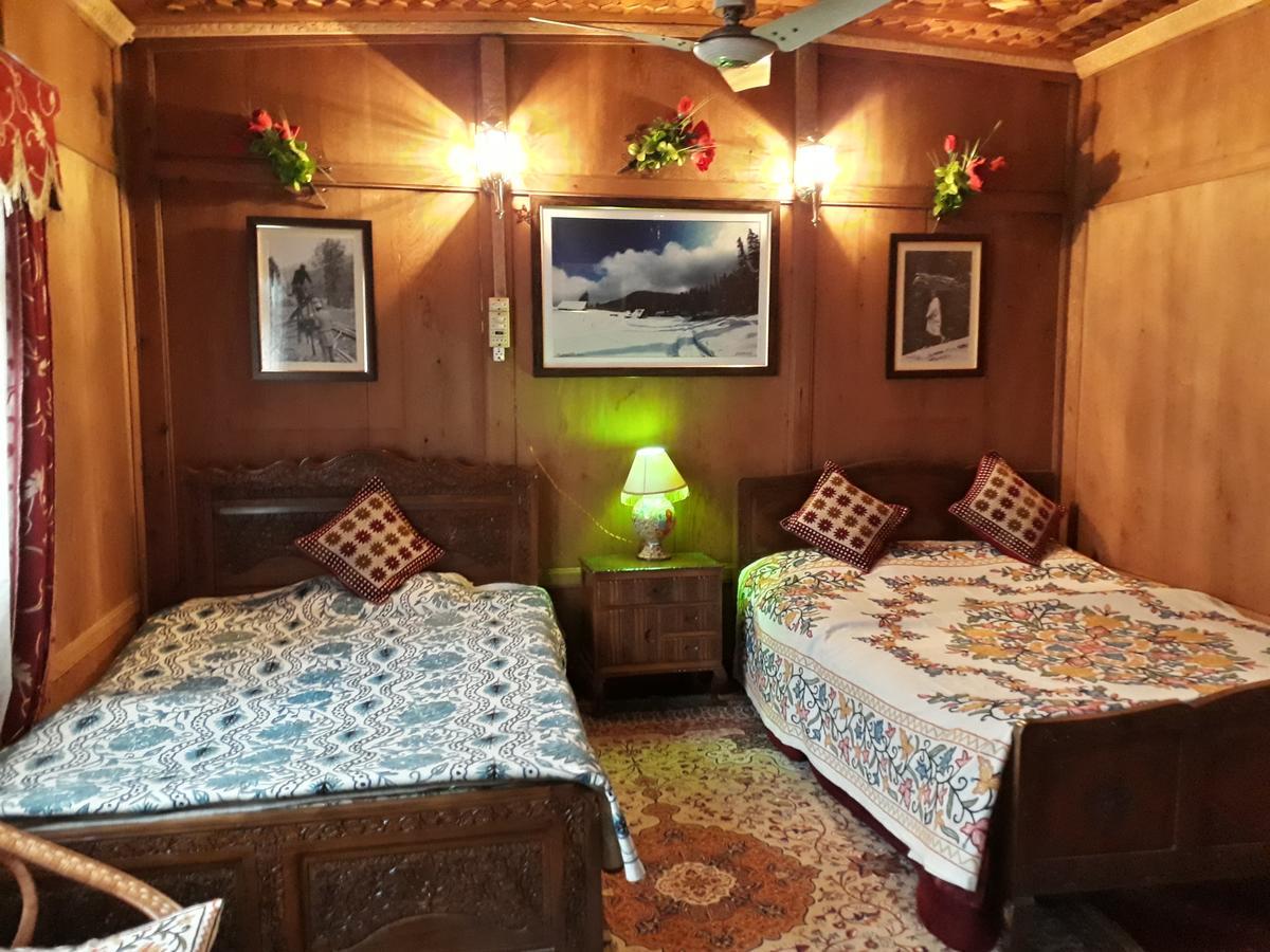 Heritage Geneva House Boat Srīnagar المظهر الخارجي الصورة