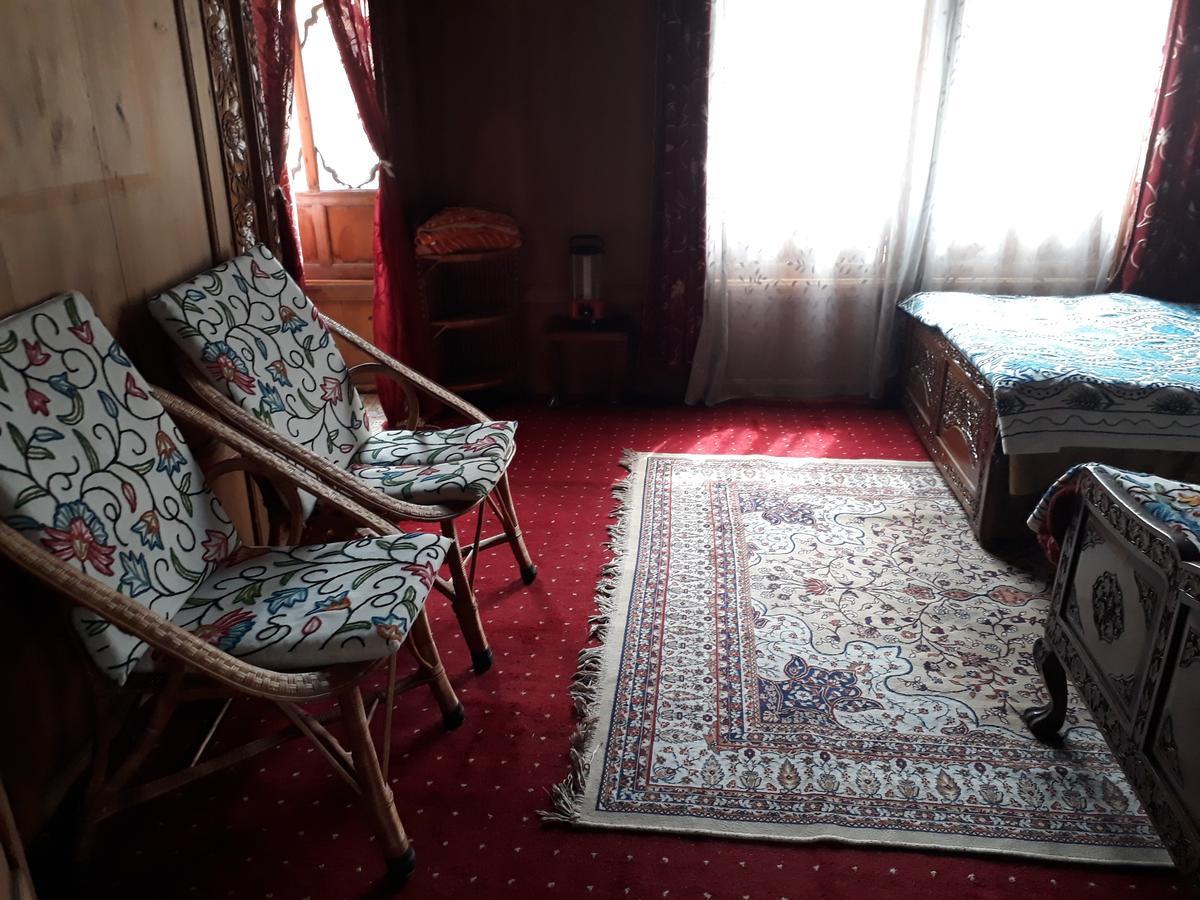 Heritage Geneva House Boat Srīnagar المظهر الخارجي الصورة