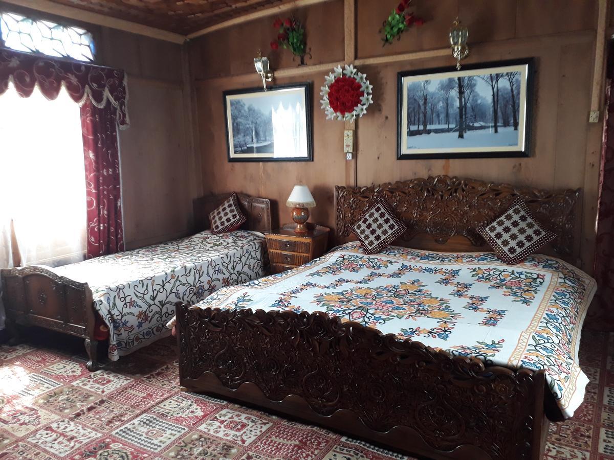 Heritage Geneva House Boat Srīnagar المظهر الخارجي الصورة