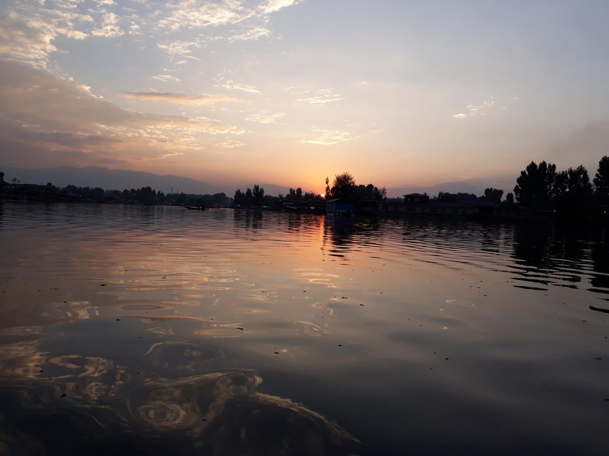 Heritage Geneva House Boat Srīnagar المظهر الخارجي الصورة