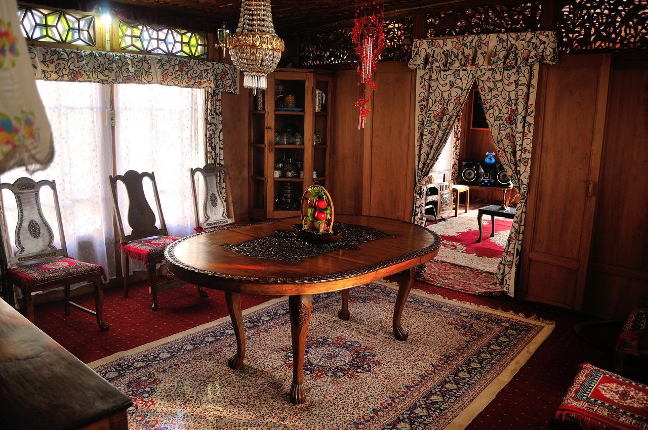 Heritage Geneva House Boat Srīnagar المظهر الخارجي الصورة
