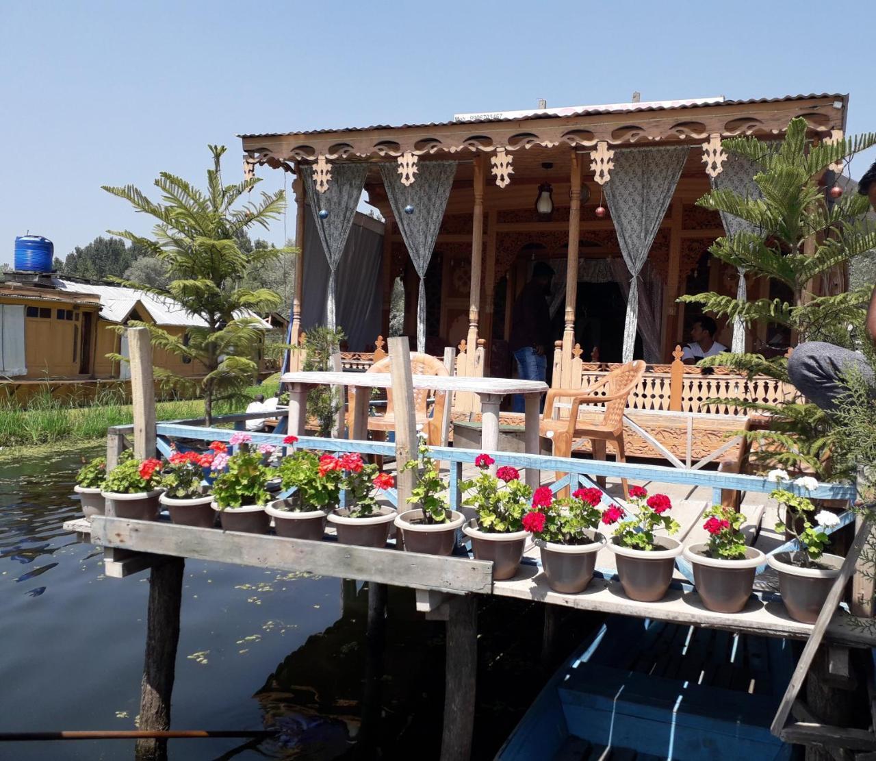 Heritage Geneva House Boat Srīnagar المظهر الخارجي الصورة