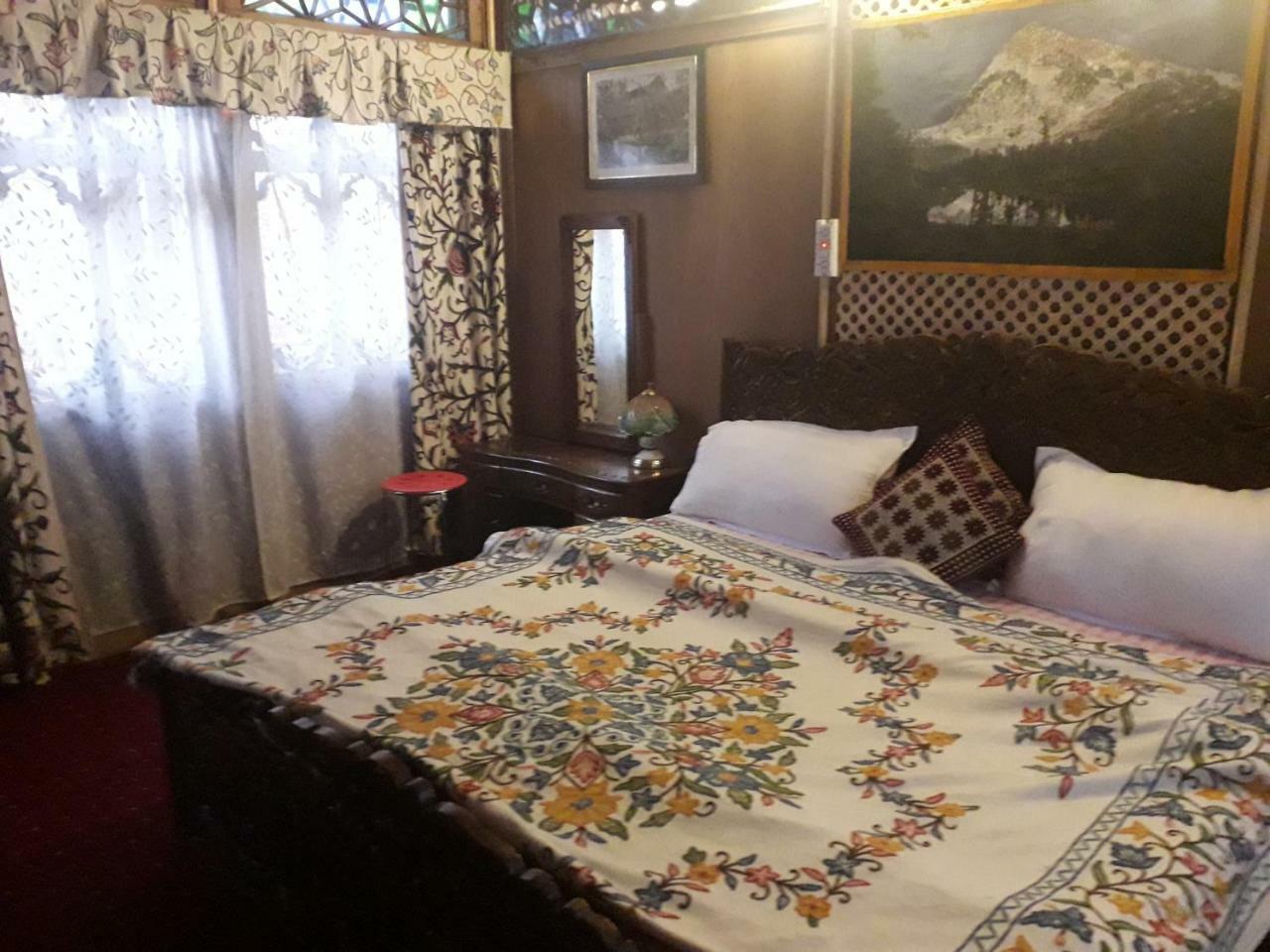 Heritage Geneva House Boat Srīnagar المظهر الخارجي الصورة