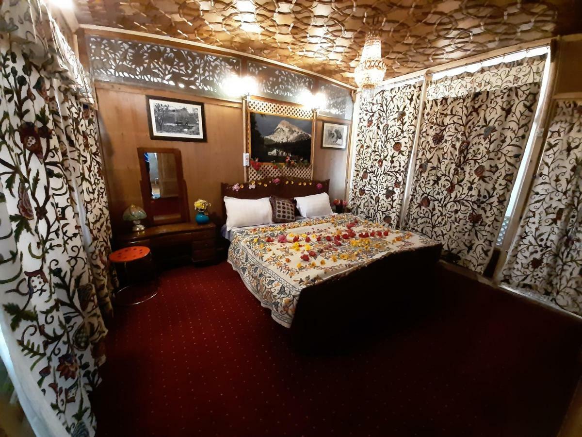 Heritage Geneva House Boat Srīnagar المظهر الخارجي الصورة
